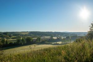 Gite Mondurausse - avec piscine et vue sur la vallée