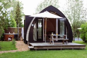 Pod huisje met hottub