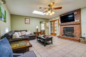Pet-Friendly El Paso Home ~ 9 Mi to Fort Bliss!