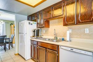 Pet-Friendly El Paso Home ~ 9 Mi to Fort Bliss!