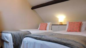 Quiet Courtyard Lodge6, Outside Seating & Parking