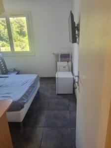 B&B / Chambres d'hotes NEW CHEAP PRIVATE ROOM, KITCHEN , OVERWIEUW sea,TRAM on spot, 12 minutes from nice train station with tram , beach in 17 min tram , CHAMBRE PRIVEE pas cher, cuisine equipee , tram sur place, APERCU mer, 12 min de la gare de Nice avec le tram, 17 min plage : photos des chambres