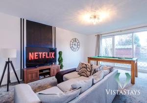 Spacious 4BDR House By Vista Stays Short Lets & Serviced Accommodation Manchester With Driveway Parking & Pool Table