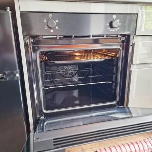 Budget Ground Floor Studio With Parking S1