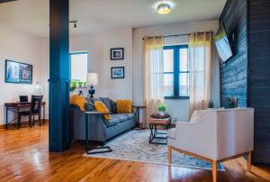 Two-Bedroom Apartment room in River City Loft