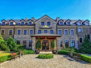 波珀维基公园酒店 - 日恰尼