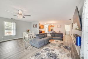 Cozy Illinois Retreat with Home Gym and River Views!