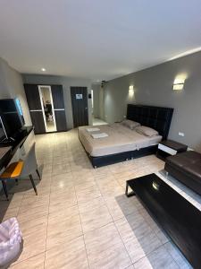 The Wild 69 Bar & Guesthouse