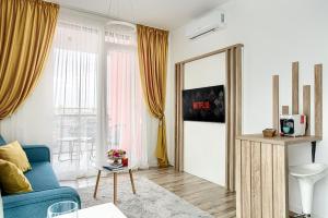 ARI Azure Apartment with Balcony