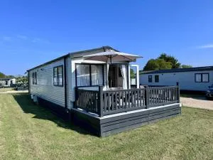 Stylish 3-bed Mobile Home on St Helen's Coastal Resort, Isle of Wight - Saint Helens