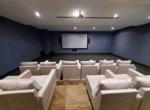 Brand New Luxury 1 BDR Pool-Cine - Saune-WIFI - I 19