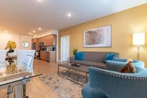 22, Disney, Knott's, Pool, Hotub, Wi-fi, Parking - Midway City