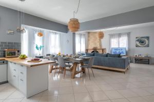 Villa Bella with Private Pool and Hot Tub