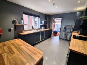 Stylish Escape With Wood-Fired Hot Tub