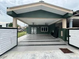 The Lake Retreat - Beranang