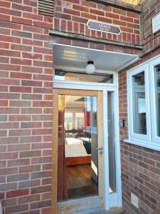 Stylish Escape With Wood-Fired Hot Tub