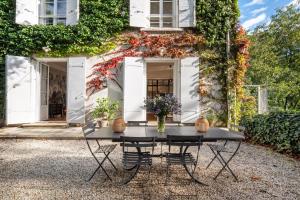 The jewel an exceptional house in the middle of greenery