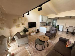 Vacation Studio by Andrea