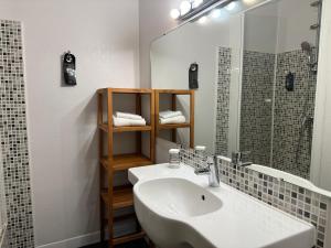 Hotels The Originals City, Hotel Napoleon, La Roche-sur-Yon : photos des chambres