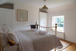 Charlestown cottage, Woodburner, Gardens & Parking