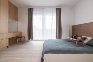 Witolda Riverside Apartments - Balcony, City View - by Rentujemy