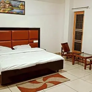 The Village Lodge - Banikhet