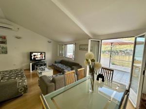 House with big terrace and beautiful sea view