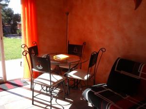 Maisons d'hotes Mas des Lys : Studio (2 Adultes + 2 Enfants)