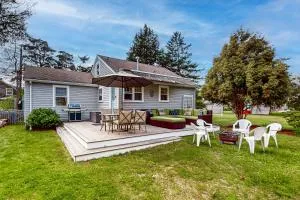 Pocasset Heights Hideaway - بورن