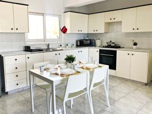 Large apartment close to Finikoudes Beach with 2 balconies