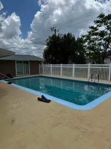 Pool house by the harbor - 夏洛特港