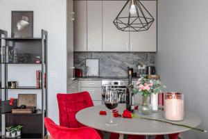 Home sweet home, cozy apartments, free underground parking, long stays welcome