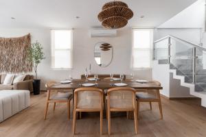 Large 4BR family House with Pool