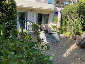 Only 60m to the beach, 2 bedroom cozy apartment, 80m2 big garden, very central
