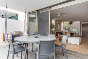 Large 4BR family House with Pool