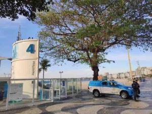 Amplo Quarto privado em casa compartilhada - Copacabana a 500m da praia