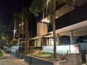 Zona residencial frente al lago!