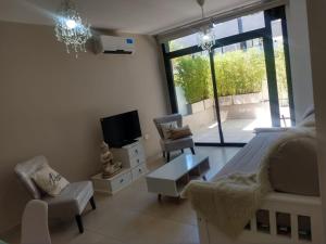 Zona residencial frente al lago!