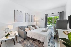 Modern apartment in Edgewater