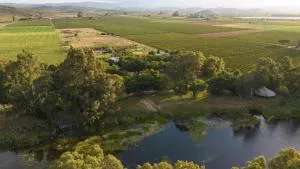 Worlds Apart - River Front Guest Farm & Camping - Boesmanspad