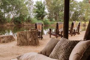 Worlds Apart - River Front Guest Farm & Camping