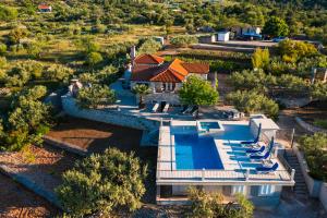 VILLA AGAPE - Three bedroom villa on 15k m2 olive grove - Incredible 360 view - Free parking - Private pool and jacuzzi