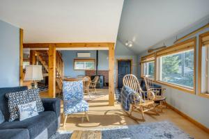 Bay and Horizon Views! Crabbing and Fishing Close By! Hilltop Heights