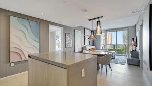 Elegance by the Ocean - 2BD Hyde House Gem with LUXURY RESORT AMENITIES