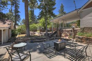 NEW 3 Cubs Cabin + Close to the Village & Lake