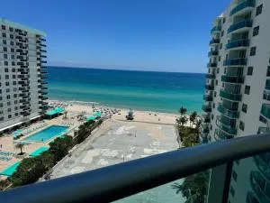 Modern ocean view 1 bedroom direct beach access - Hollywood Beach