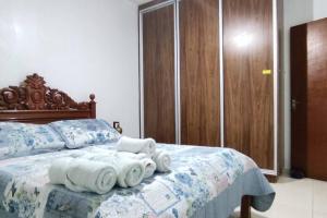 Casa da vovó, 3 quartos, jardim e 2 vagas de garagem