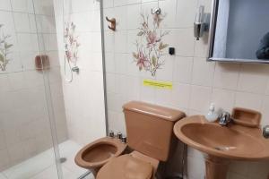 Casa da vovó, 3 quartos, jardim e 2 vagas de garagem