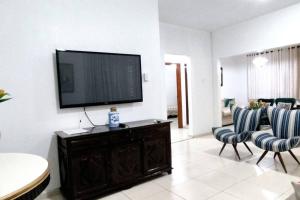 Casa da vovó, 3 quartos, jardim e 2 vagas de garagem