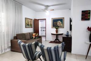 Casa da vovó, 3 quartos, jardim e 2 vagas de garagem